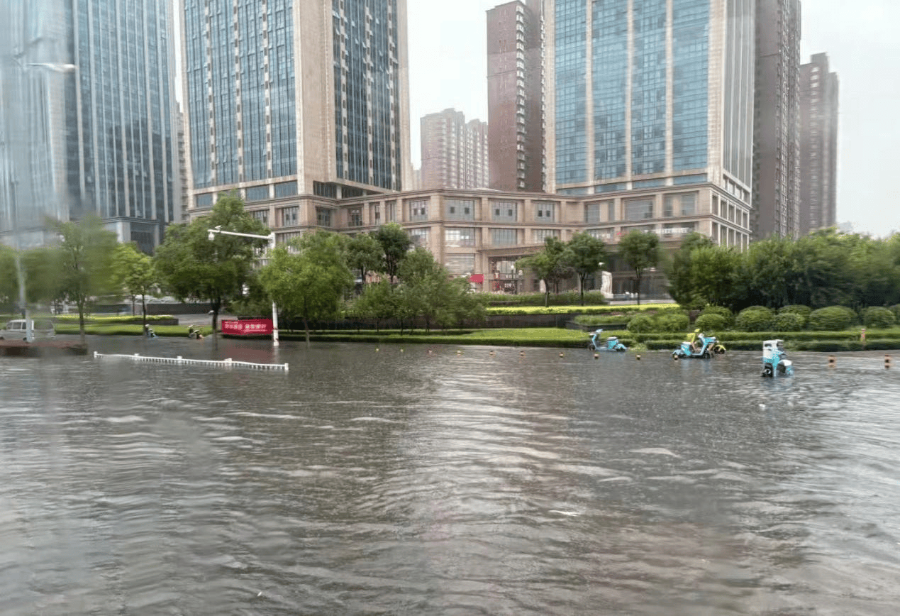 与气象专家Wu Rui的对话：沙漠中的大雨是一个罕