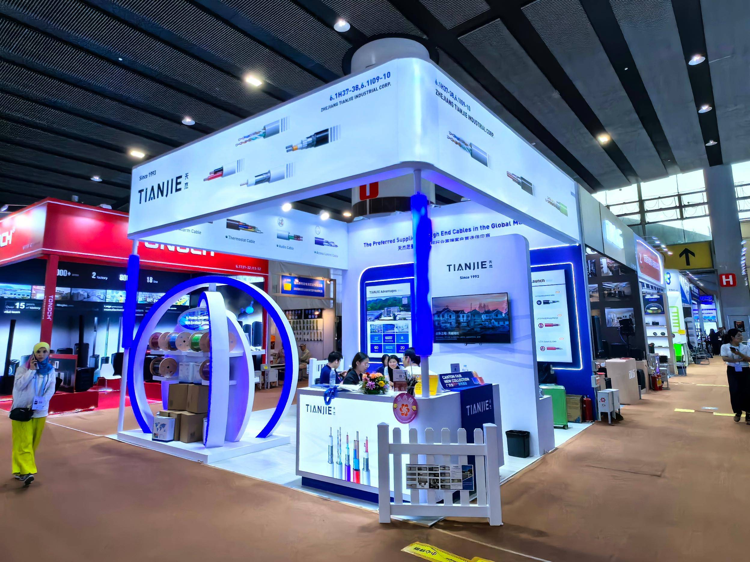 广交会展台搭建头部企业设计推荐:层级规划   视觉设计提升传播效果