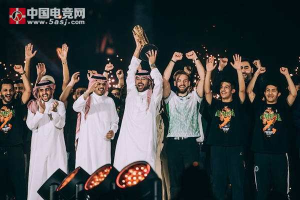Falcons俱乐部豪夺700万美金！EWC总冠军庆典惊现C罗 NiKo同框