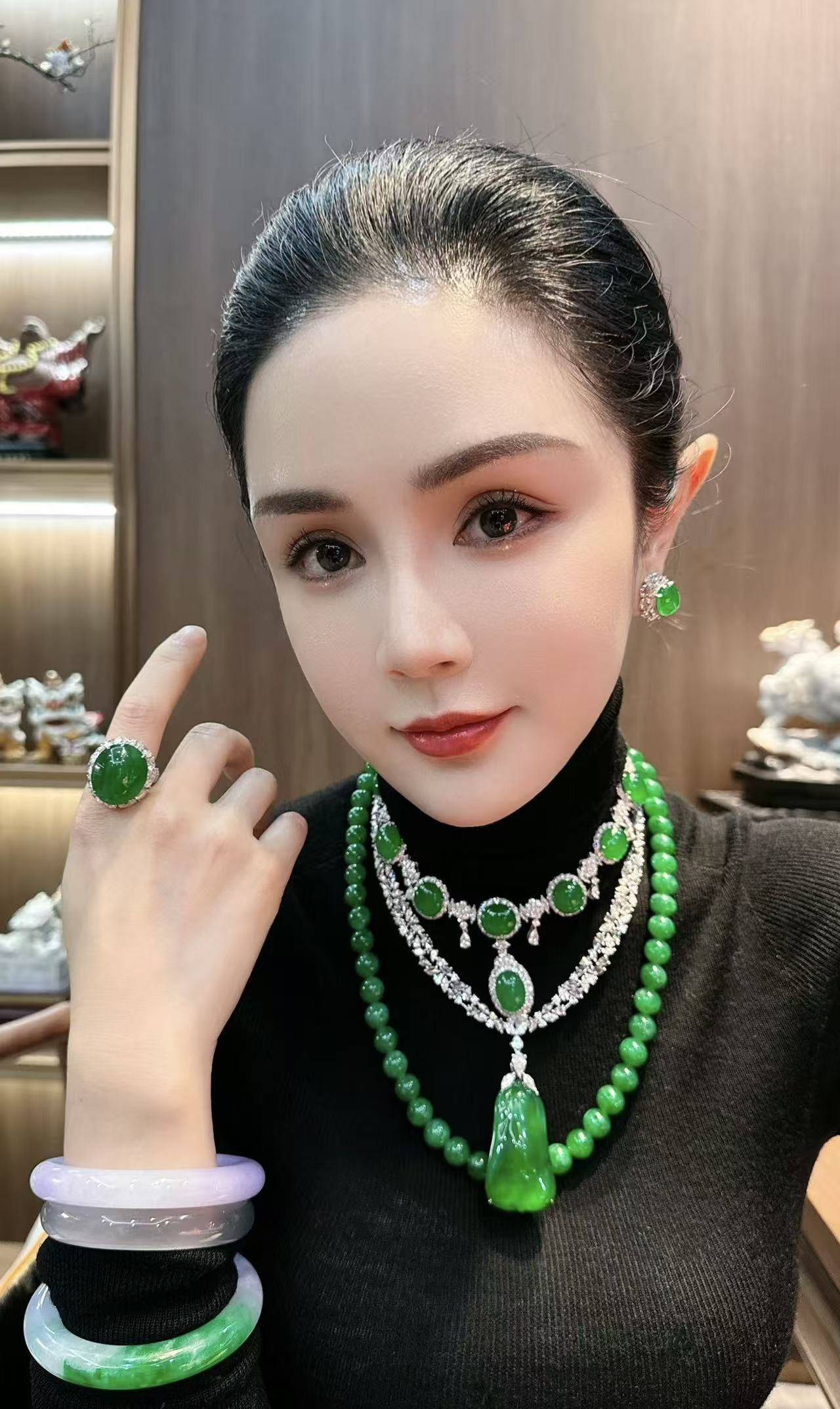 发现一个不争的婚姻事实一个家庭中女人手上没有手镯手链脖子上没