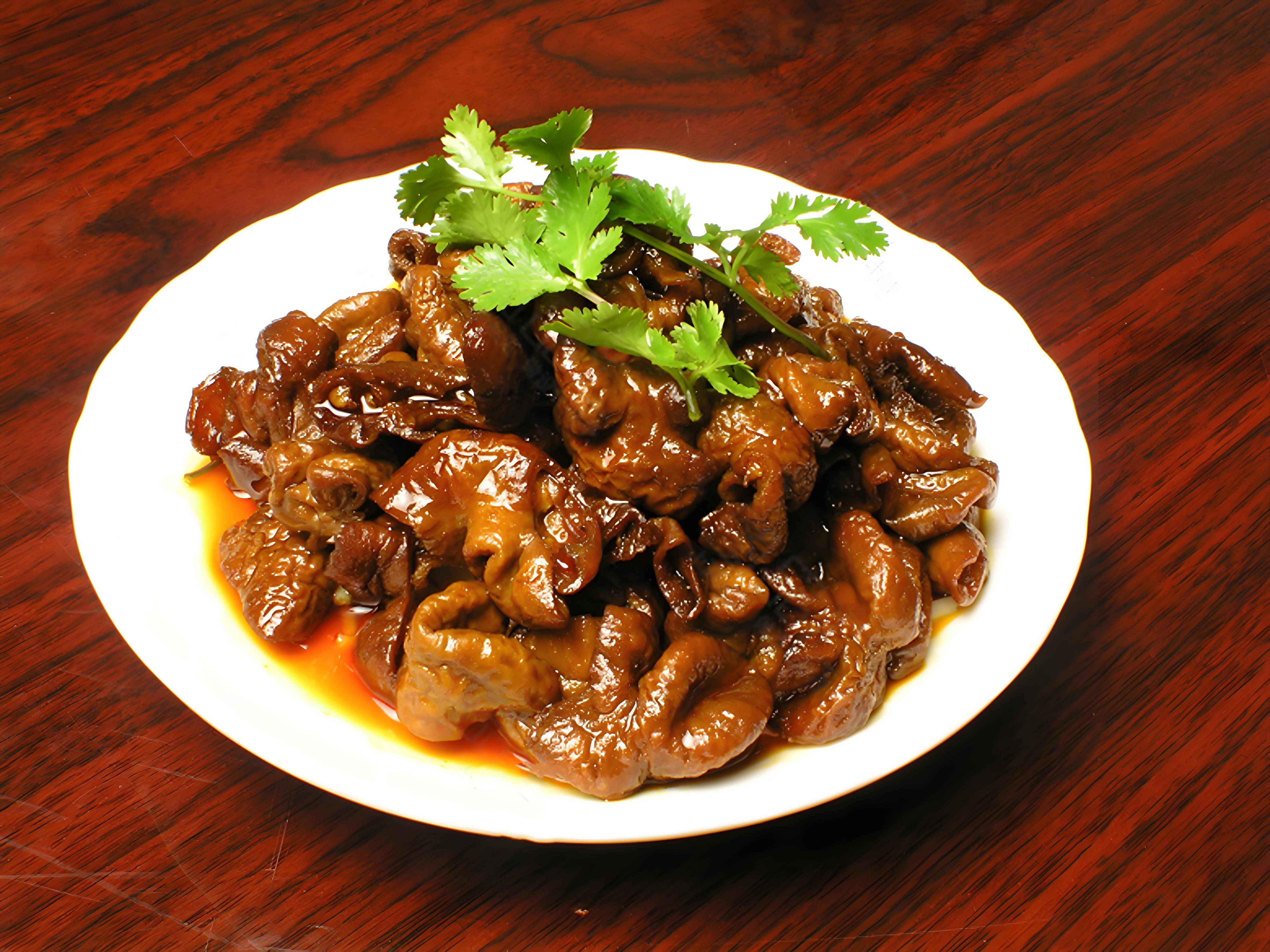 合肥绿园小区大食堂:50 年老卤汤秘制卤菜,天天供不应求