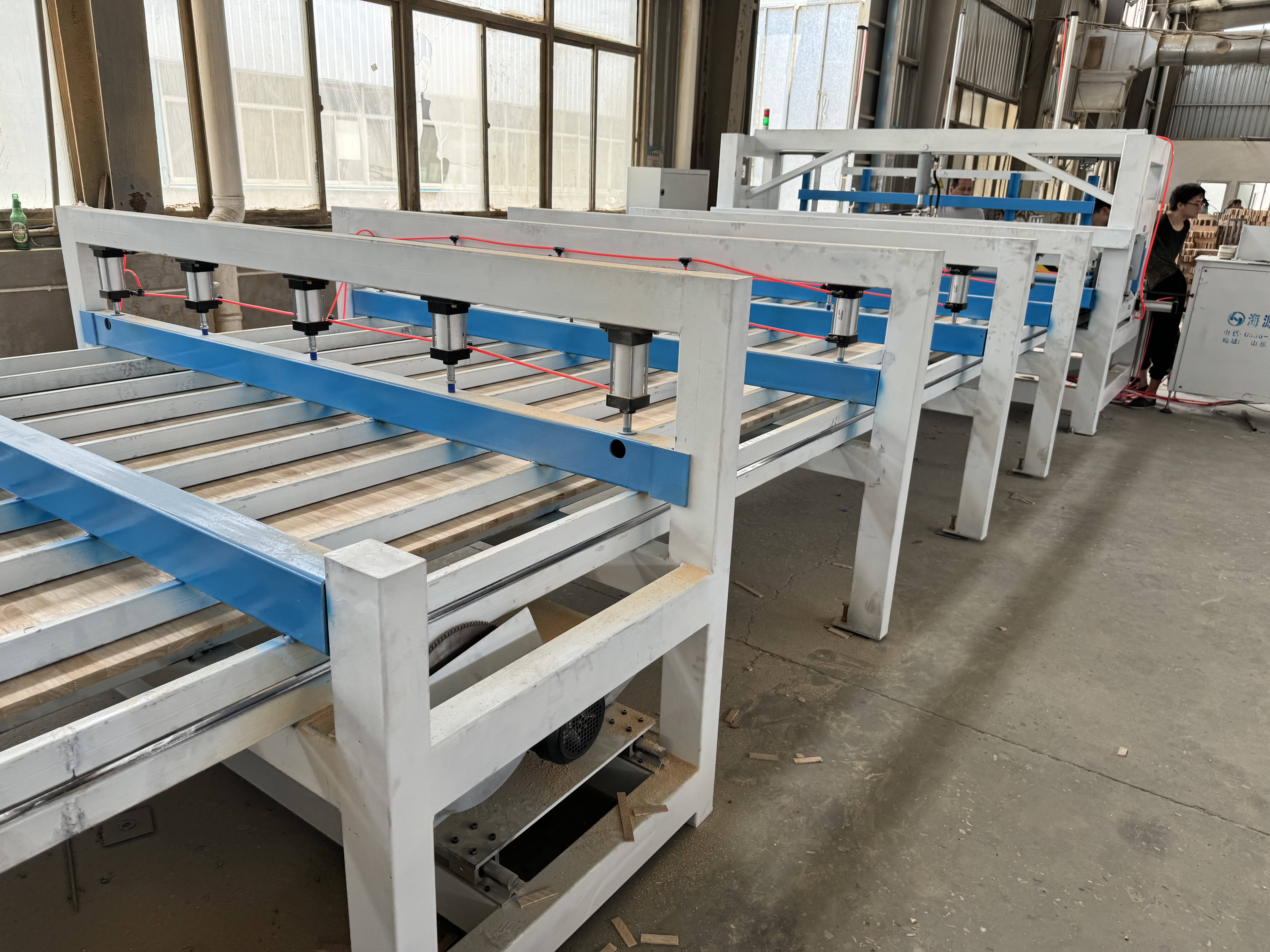 木工机械拼板机：木工拼板设备 木材加工的“全能拼接专家”