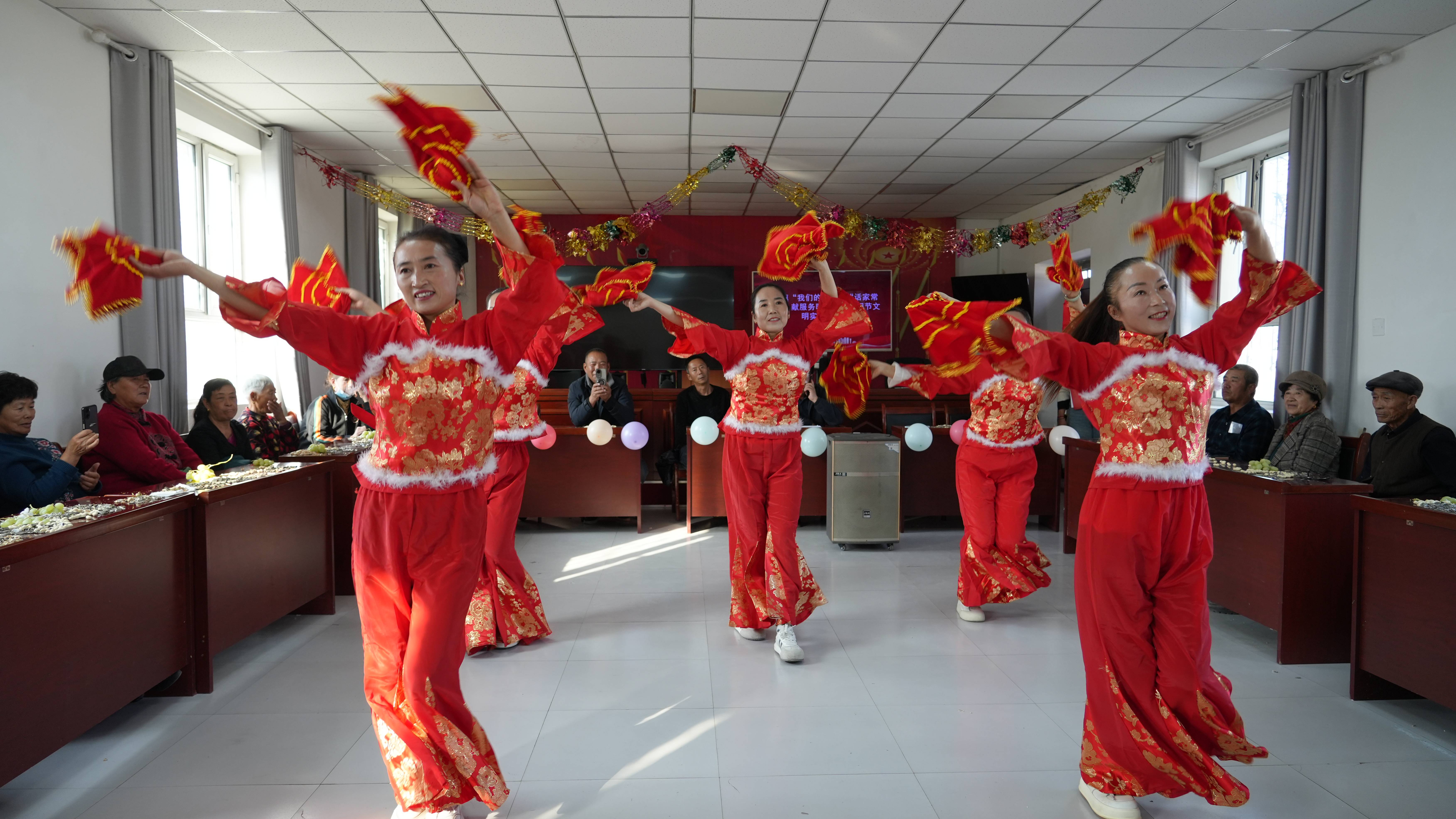 沙湾市东湾镇:以"家常温情"织密老年关怀网,用"贴心服务"传承孝亲文化