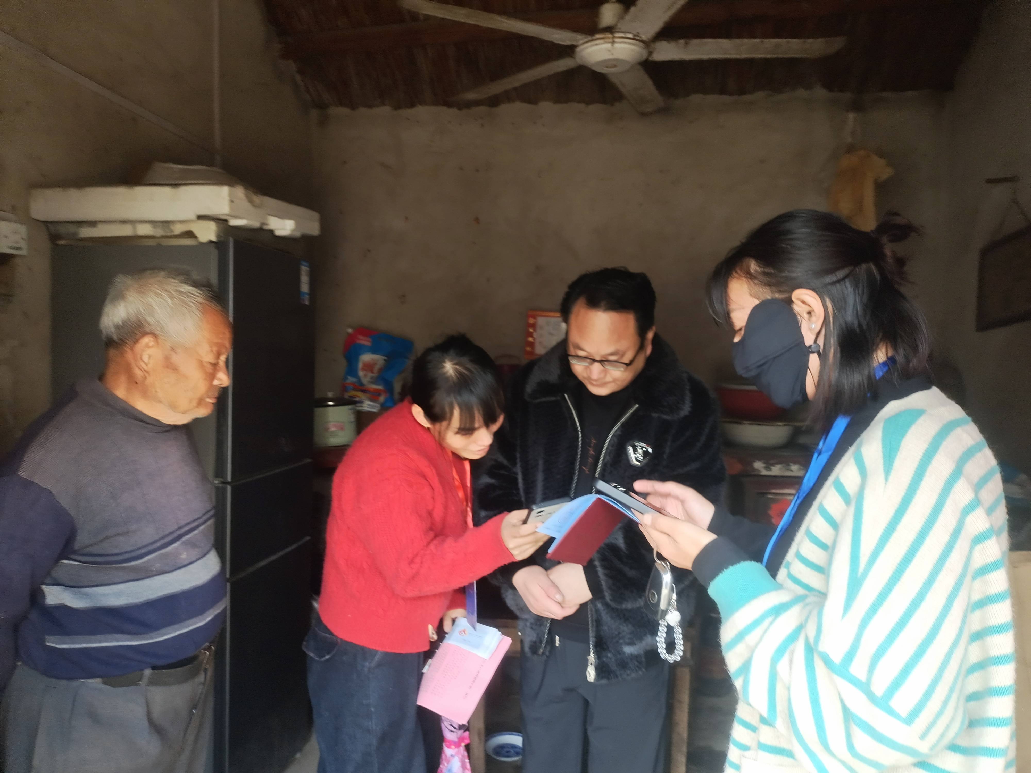 颍上县杨湖镇人口抽样调查首日开局稳 精准摸排夯实决策根基(图1)