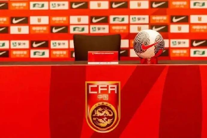 主帅难产！国足11月集训热身又要黄 超60名教练报名选聘