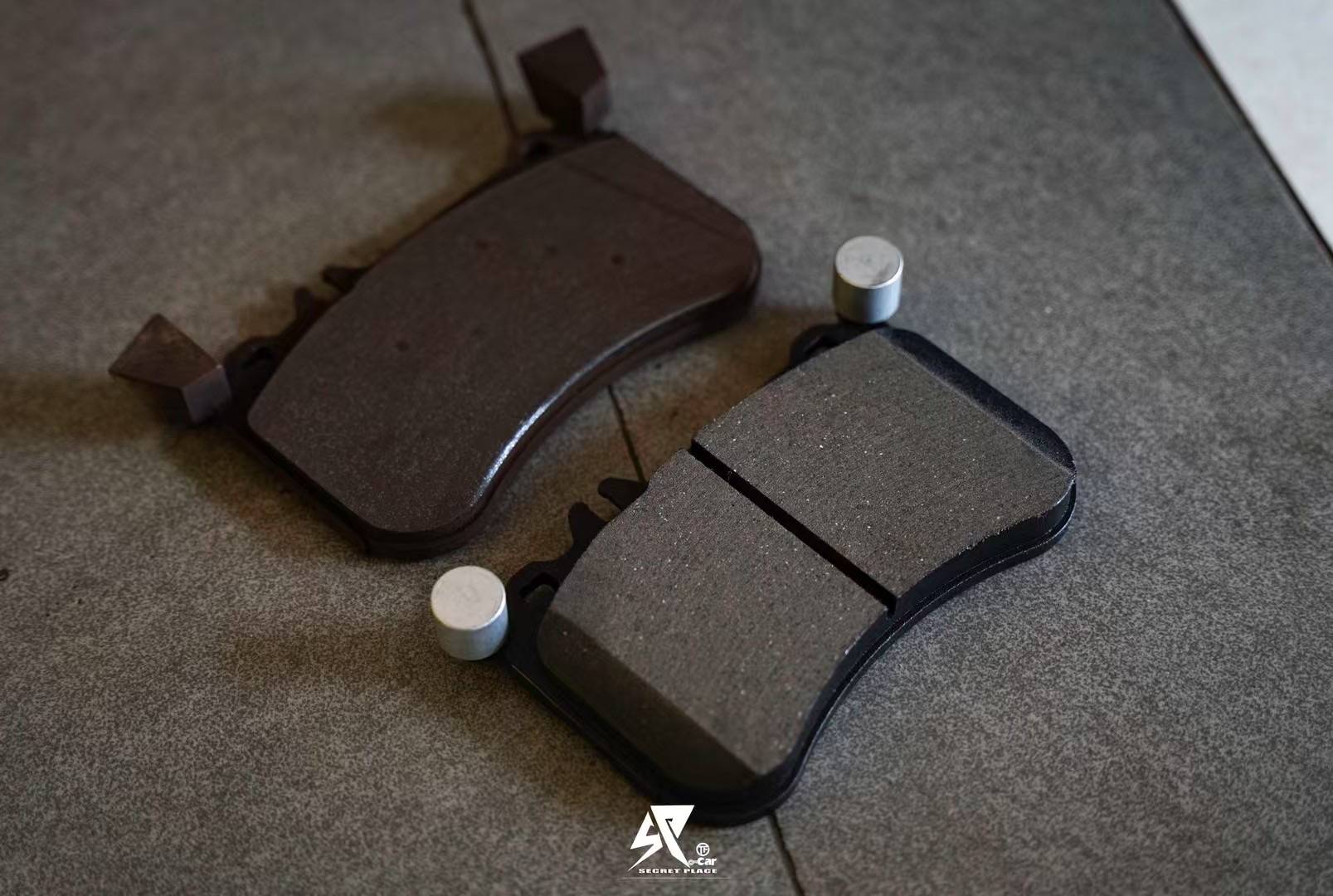 奔驰amg a45 wesparke刹车片瞬发制动性能出色,突发状况下可快速平稳