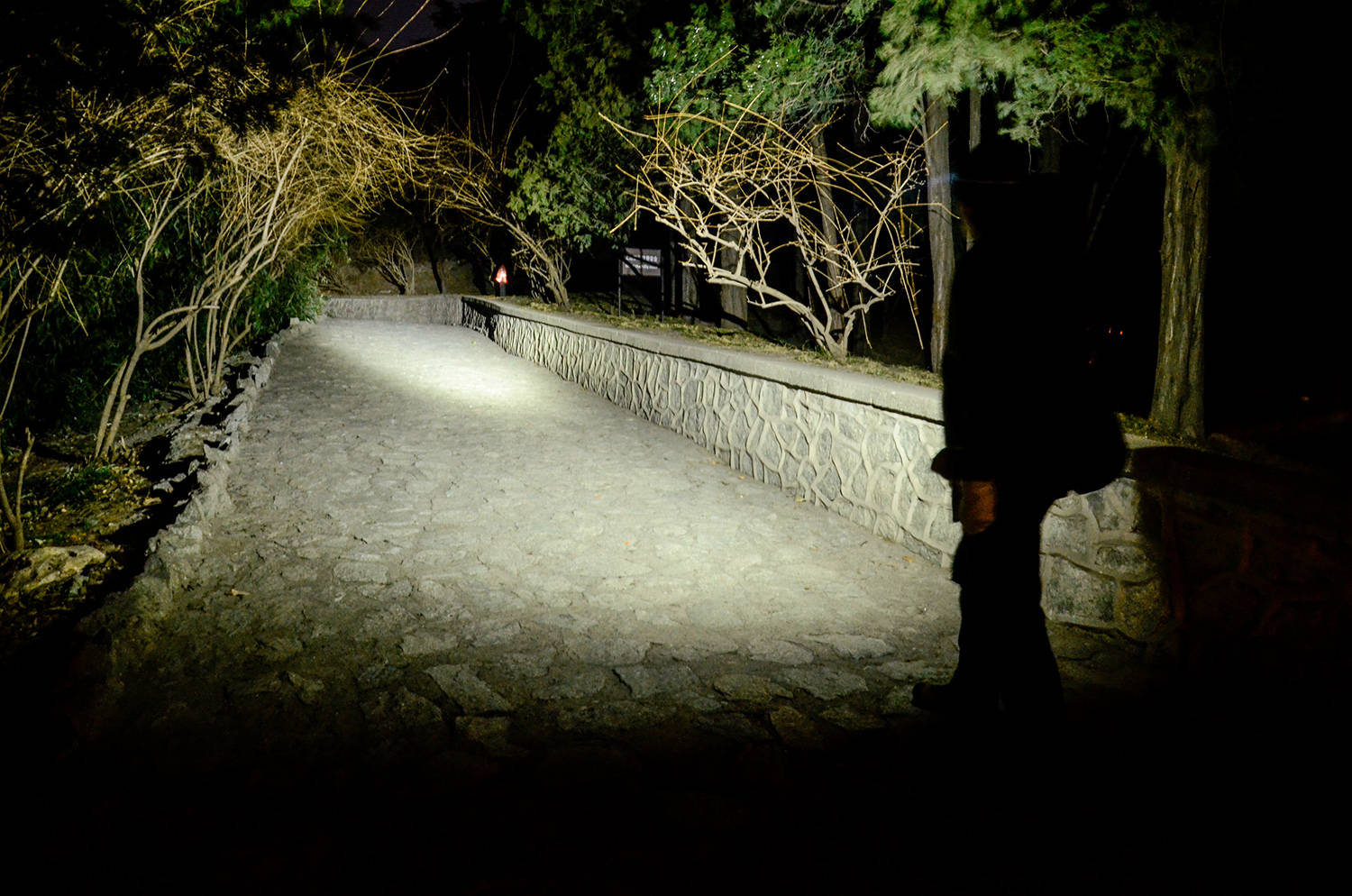 消解夜色里的不安与不便,重新定义实用照明:纳丽德 eStar头灯