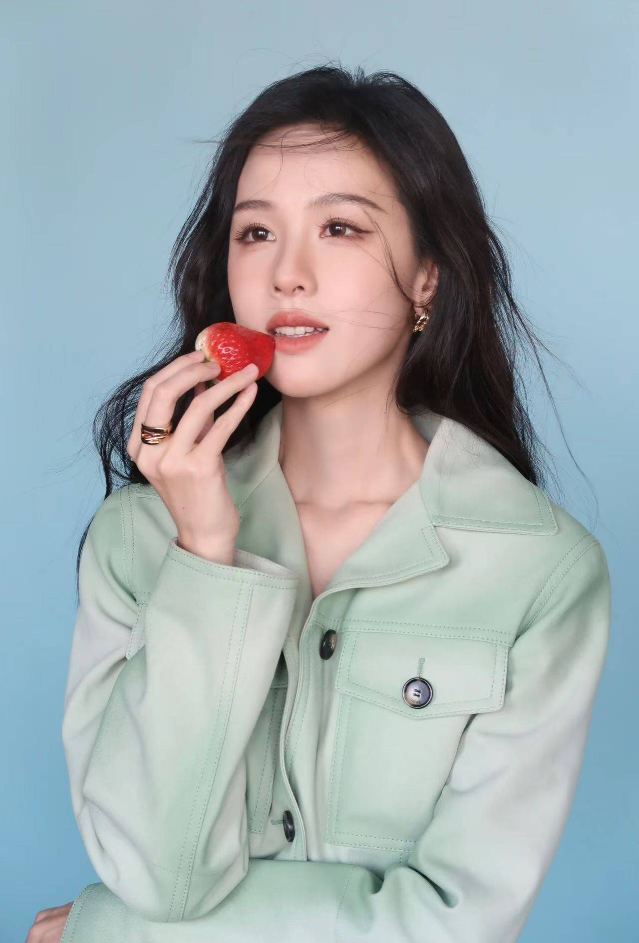 草莓肯定没有陈都灵甜这组写真甜到心坎里