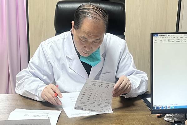 甲减乏力怕冷怎么办？北京融科甲状腺贾永忠，温阳益气调脏腑