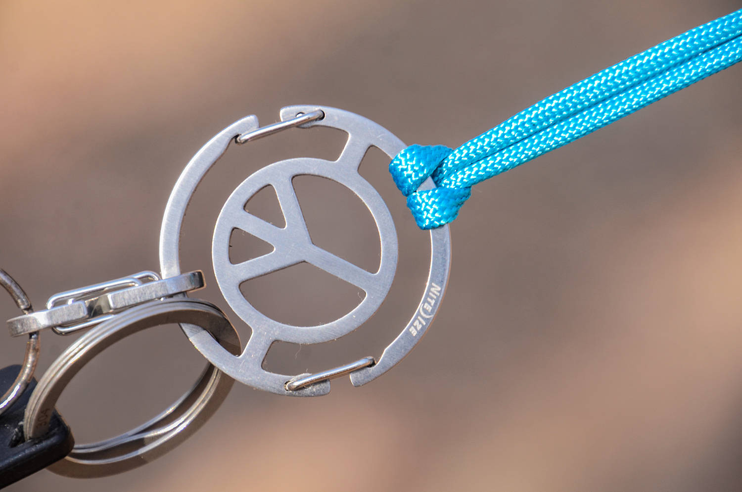 双环之内的和平之美：奈爱和平标志钥匙扣