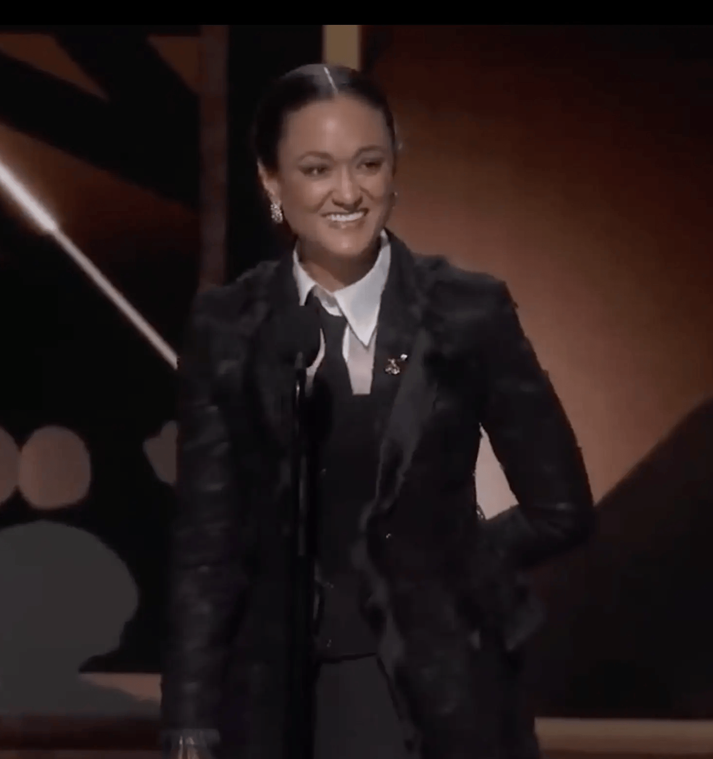 奥斯卡最佳摄影得主请所有女性起立：没有你们，我走不到这里 