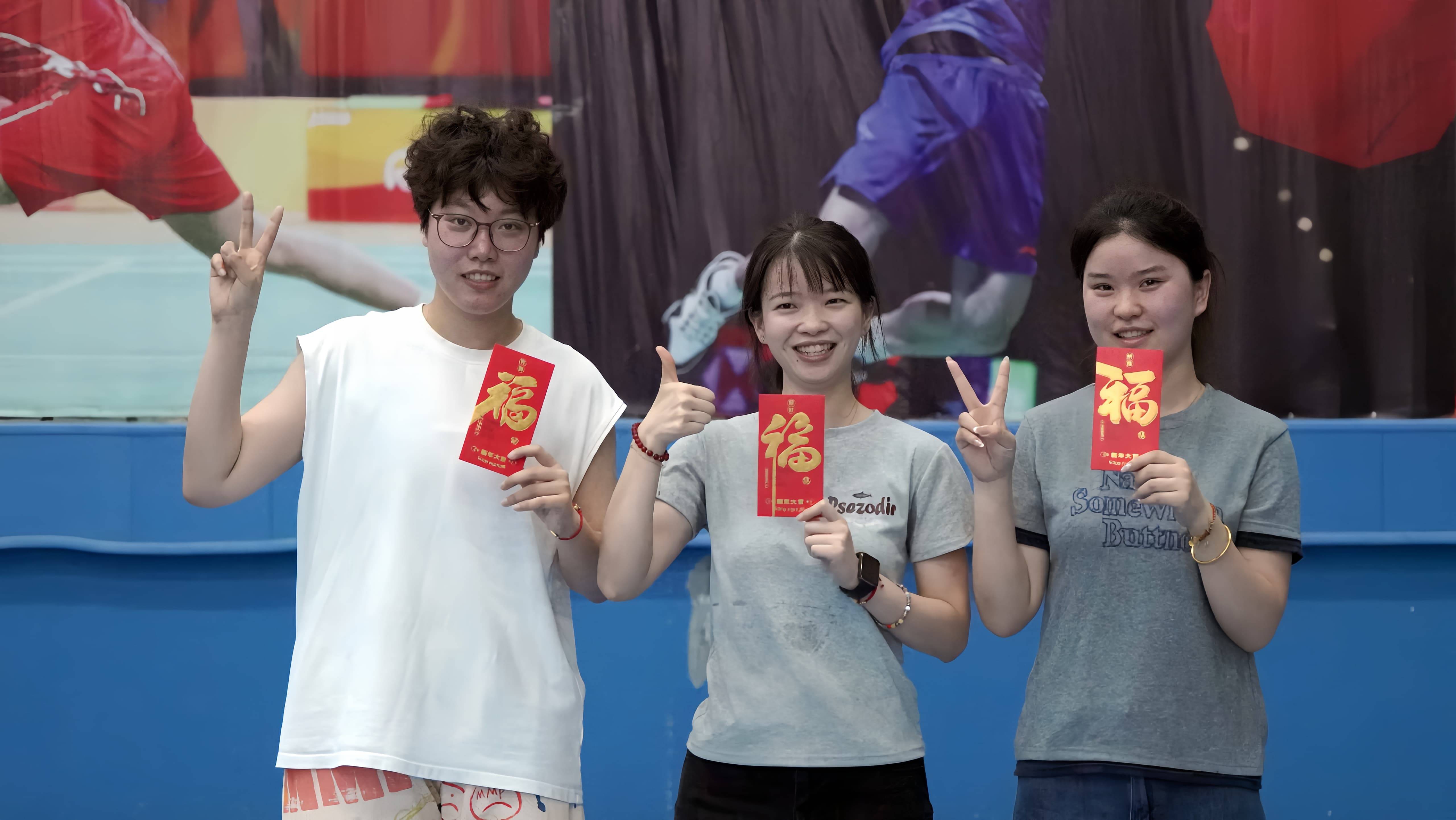 0522羽毛球比赛 (7).jpg