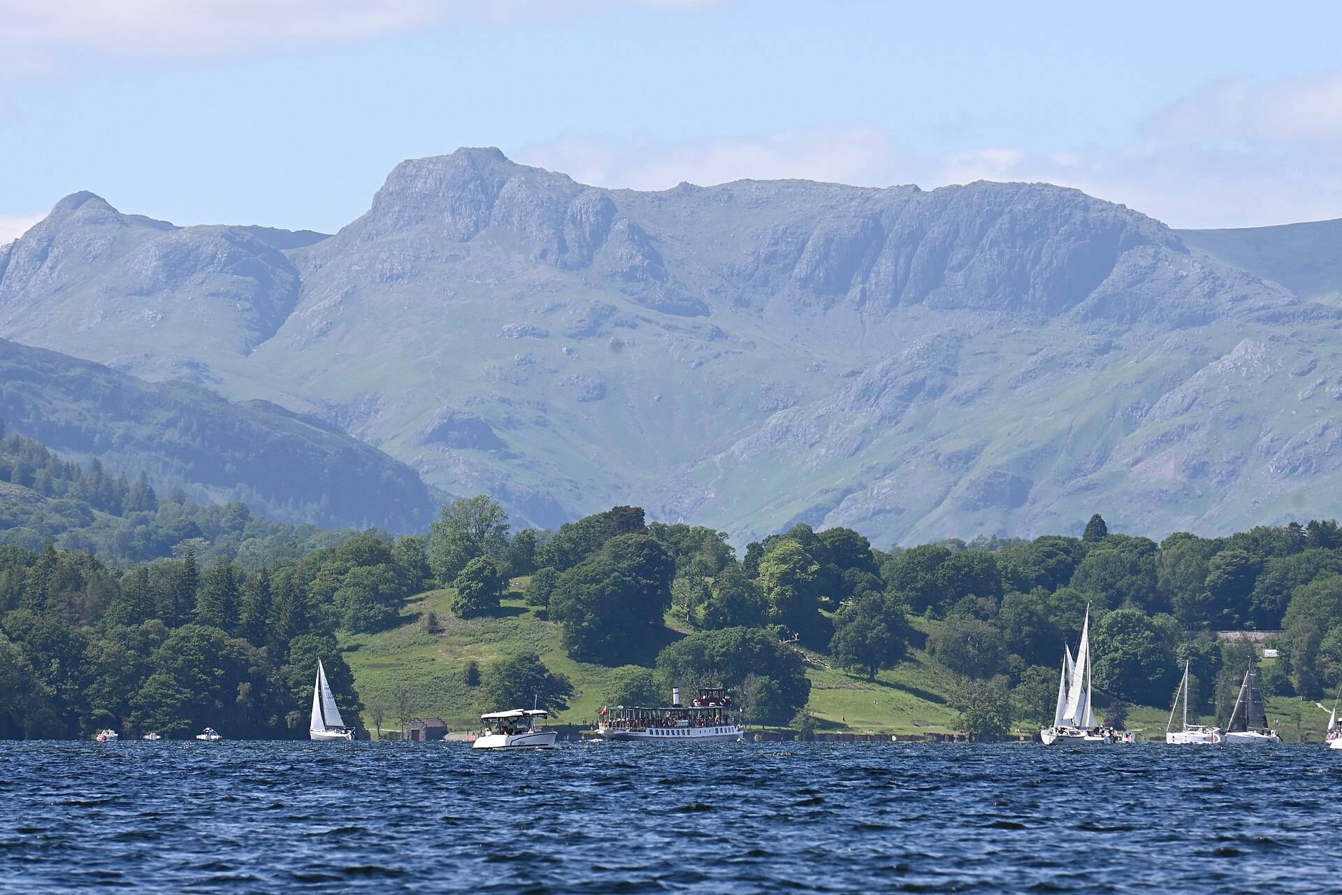 Windermere_and_the_Pikes.JPG