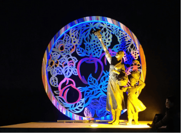 墨玉县《瓜果飘香》雕塑1.png