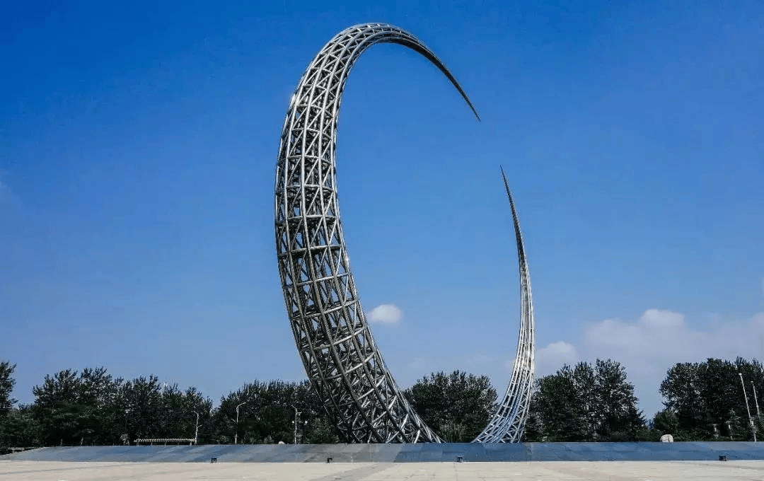 烟台《月光》雕塑.png