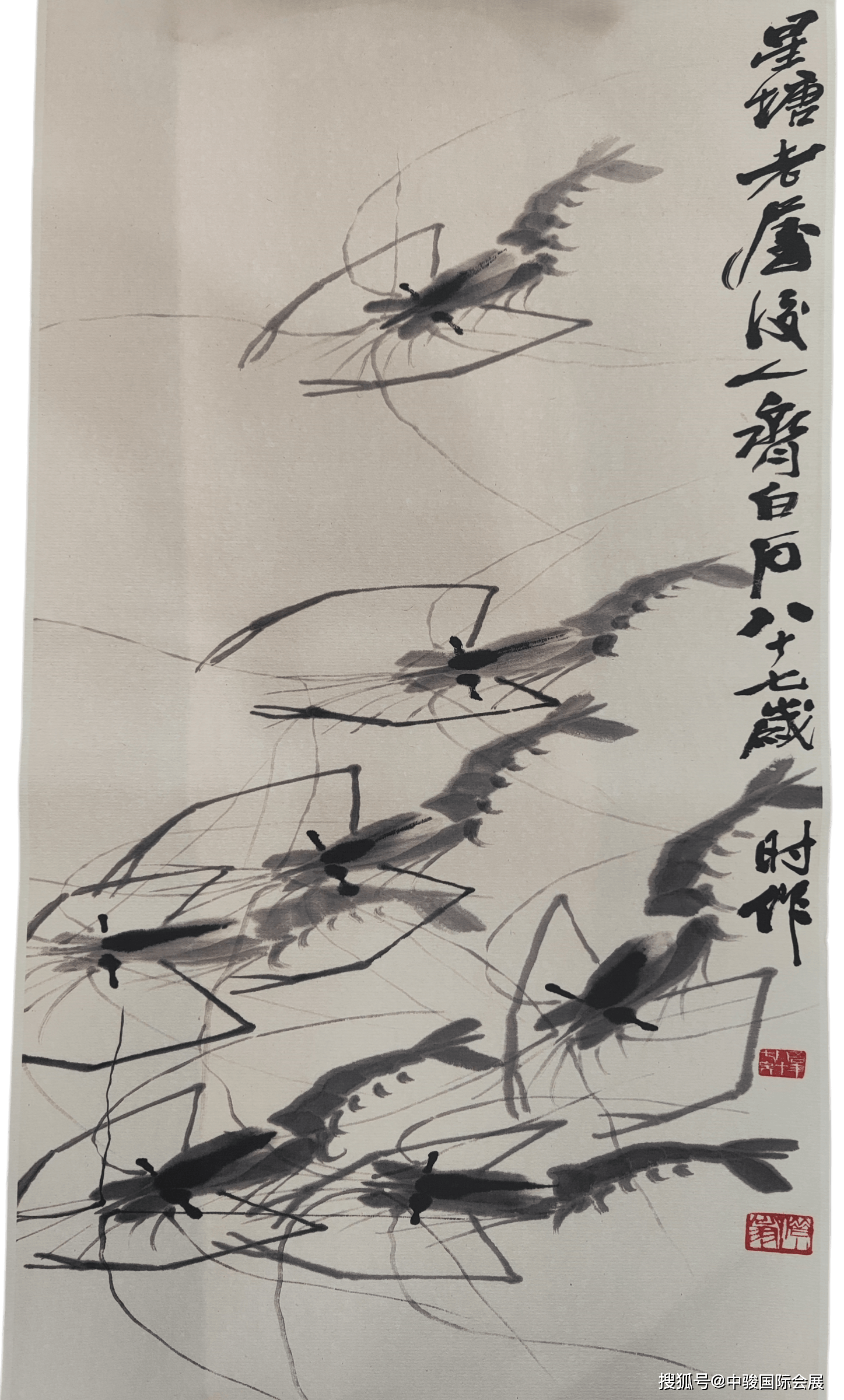 以极简笔墨展现了画家精湛的功力与对生活的细致观察：齐白石款“墨虾图”