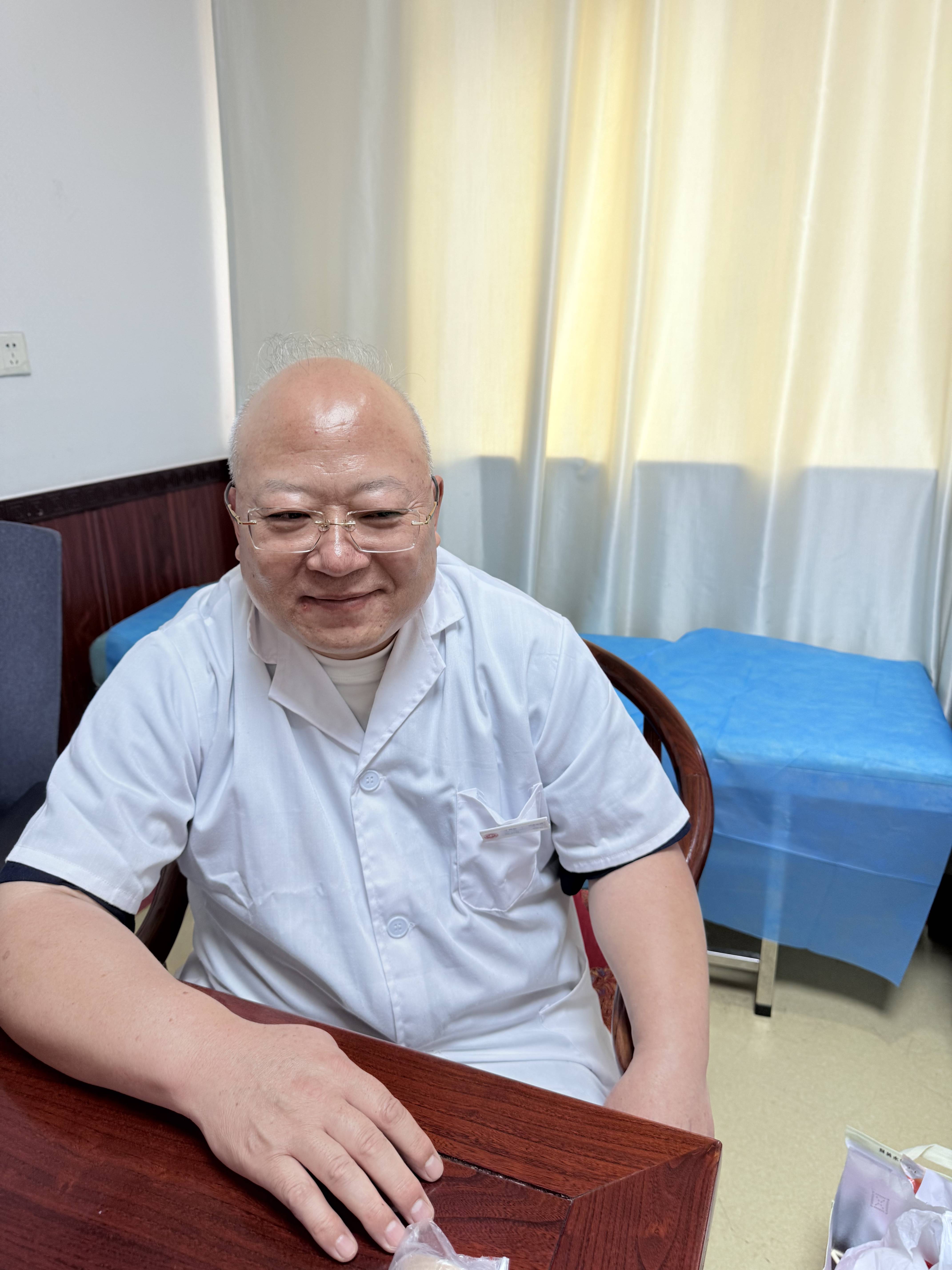 立秋后嗓子干痒总咳嗽？于敦华分享润燥茶方，在家就能做