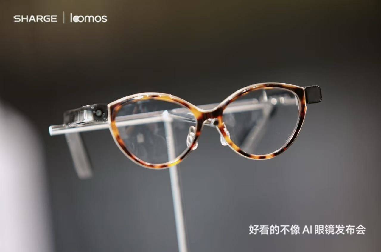 《对标林德伯格、学做胖东来!闪极loomos解锁AI眼镜新赛道》