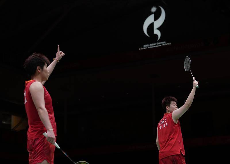 亚运羽毛球：刘圣书/谭宁2-1逆转马来西亚组合 晋级女双决赛