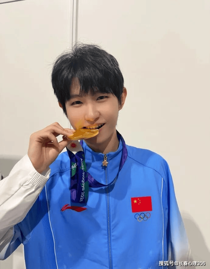 传奇续写！一诺成中国电竞首位亚运双金选手