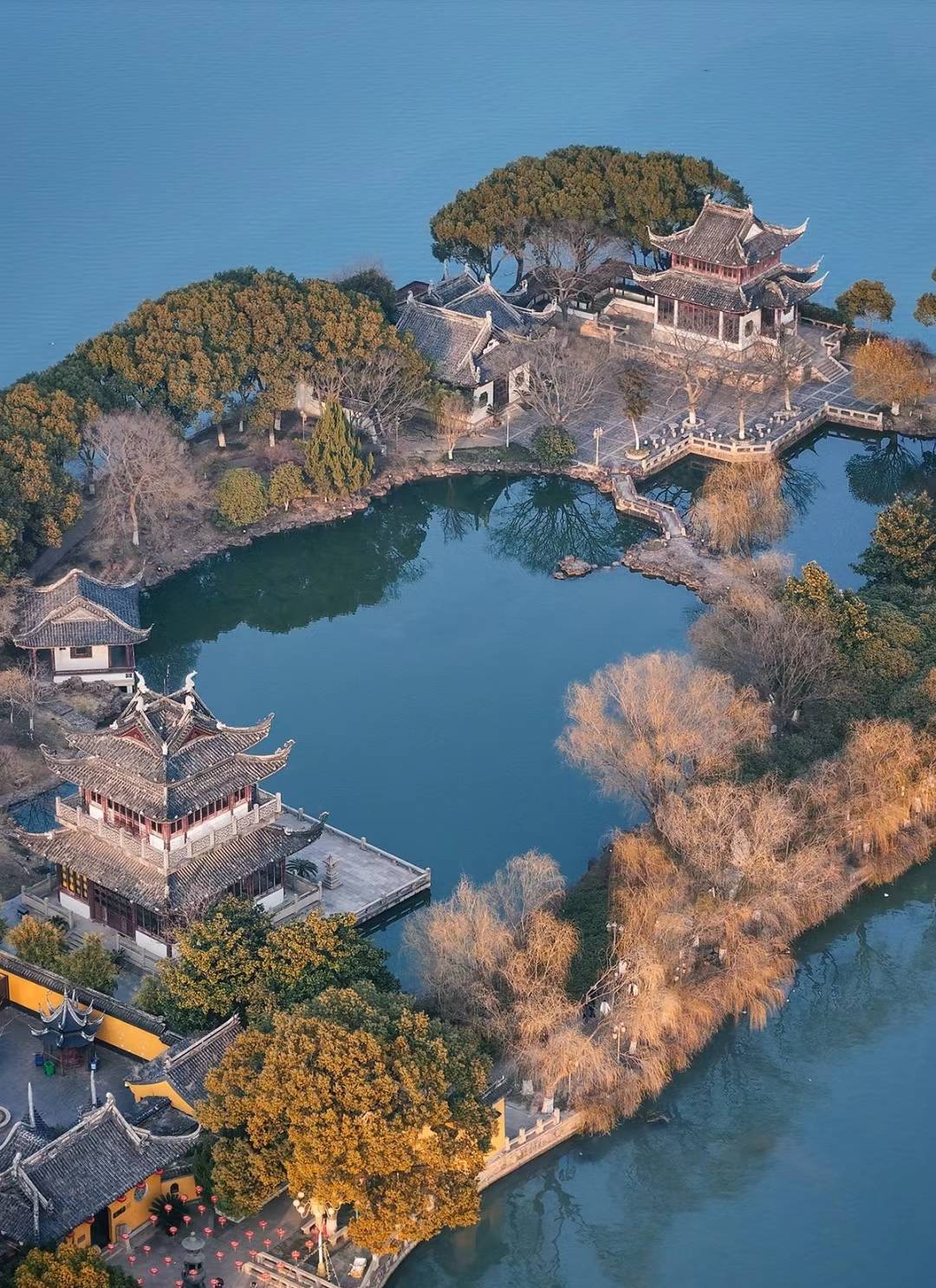 青海湖湖心岛图片