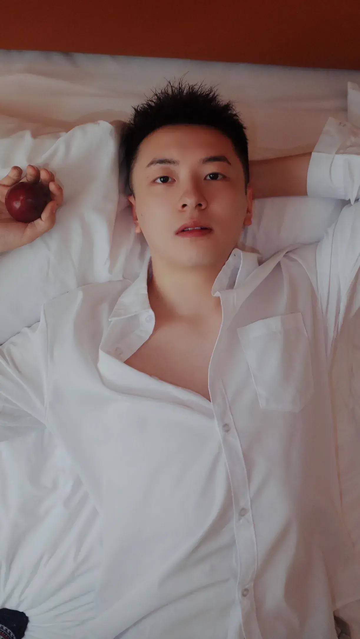 跟着颜值爆表的男神赵文博,感受活力四射的青春魅力!