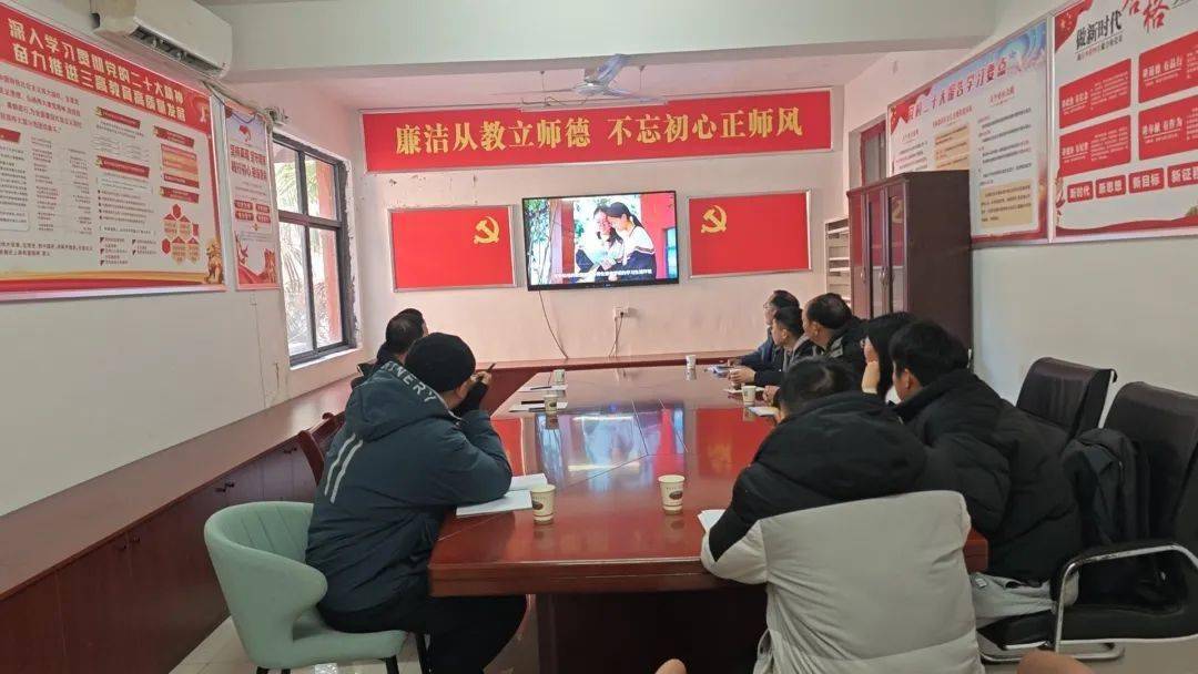 南召县现代中学领导莅临我校交流俄语教学_发展_进行_郸城