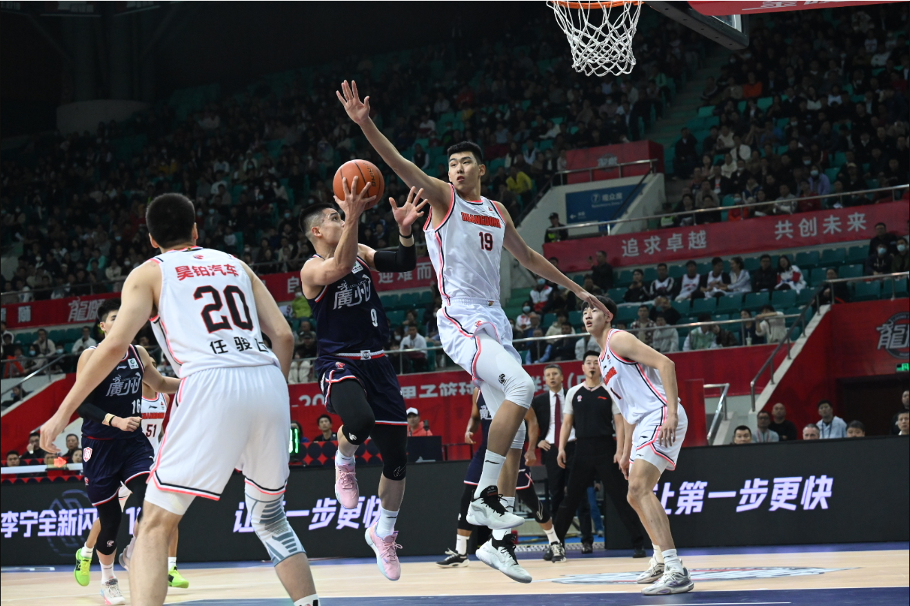 【cba】沃特斯砍下32分,广东队击败广州队赢下德比战_比赛_徐昕_杜锋