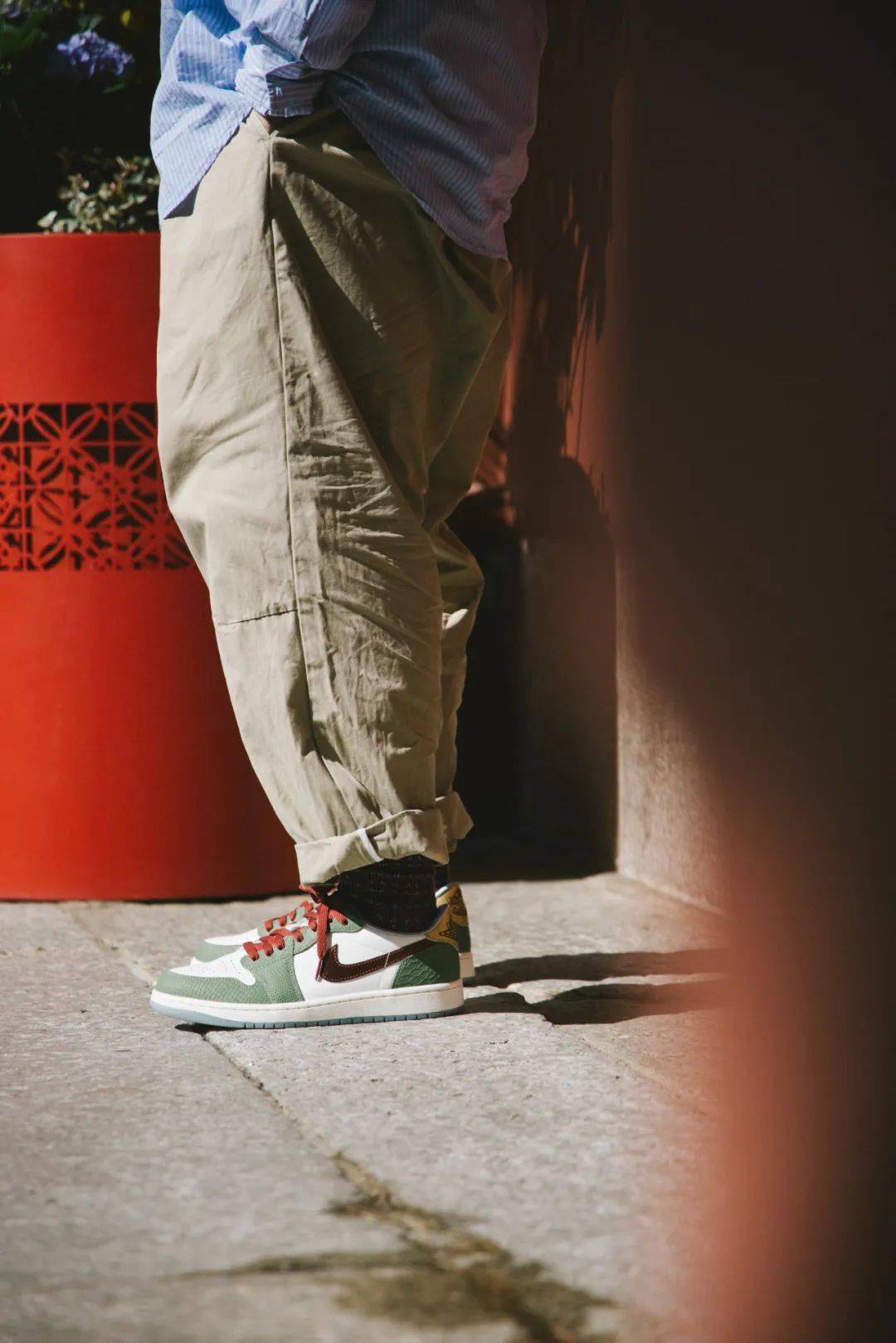 除了日常经营着她的社区咖啡店以外,与家里的四只"神兽"(猫咪)之间