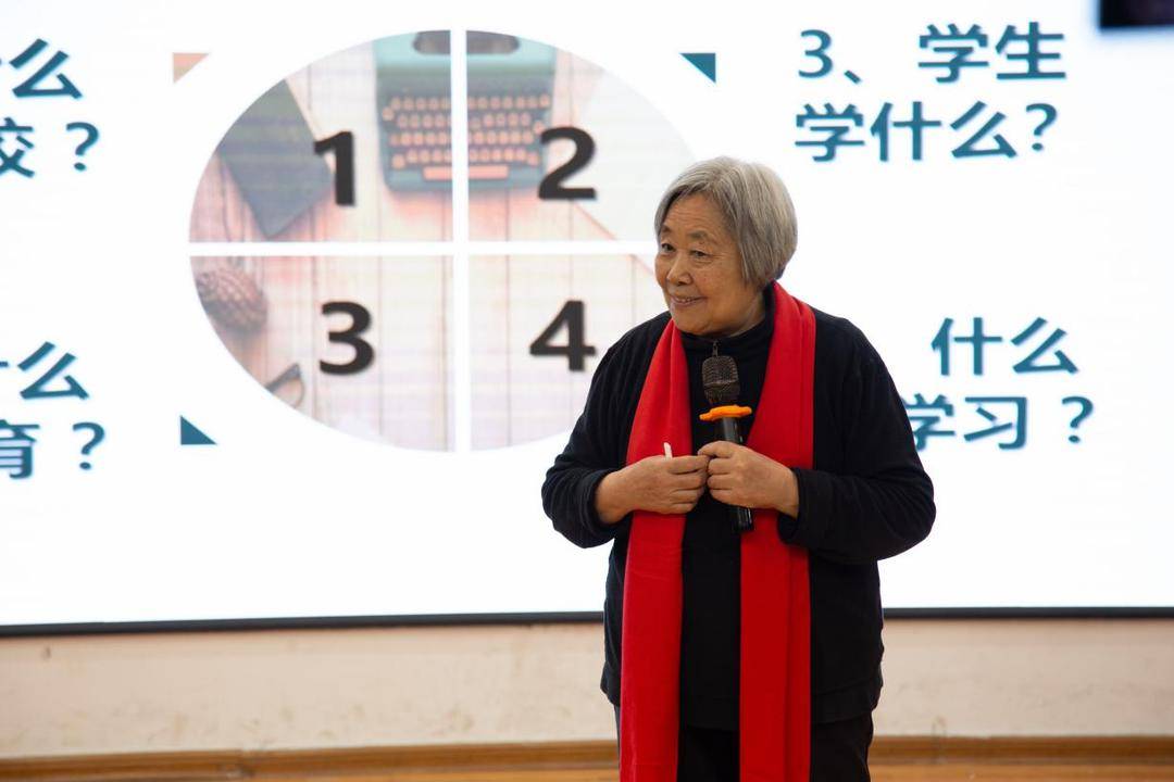 【清廉学校建设】全国家庭教育先进个人周慧玲老师走进新密八一红军