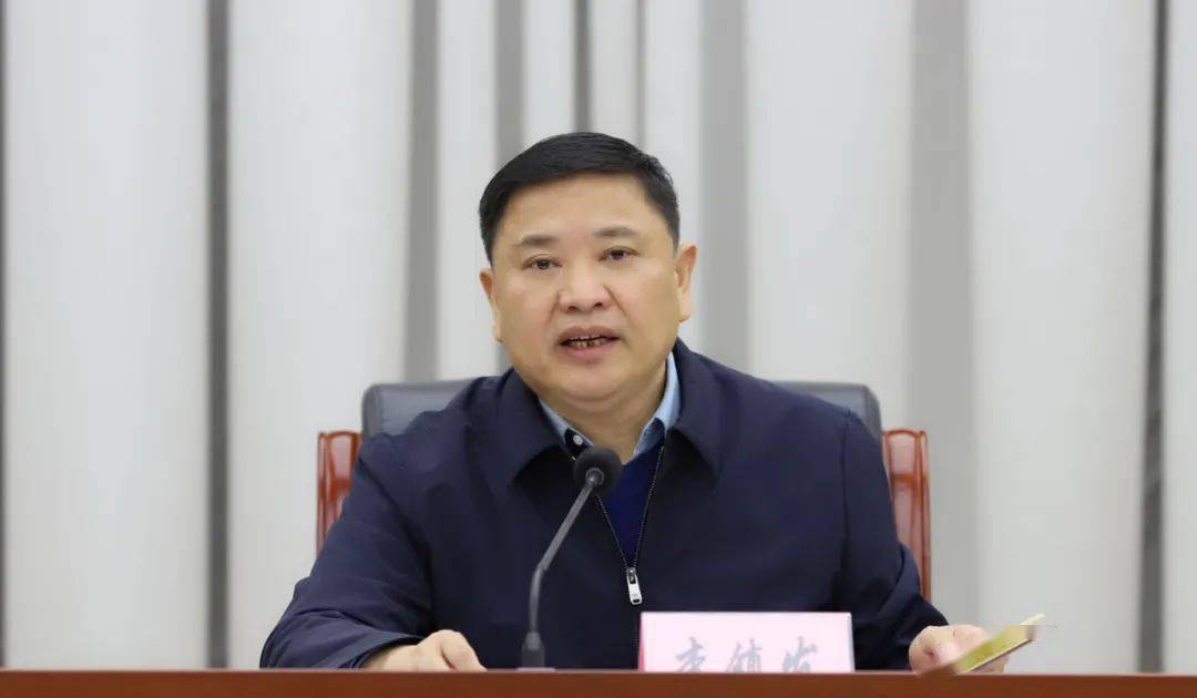 秘书长汪军伟等市人大常委会党组成员和机关党组成员围绕学习主题