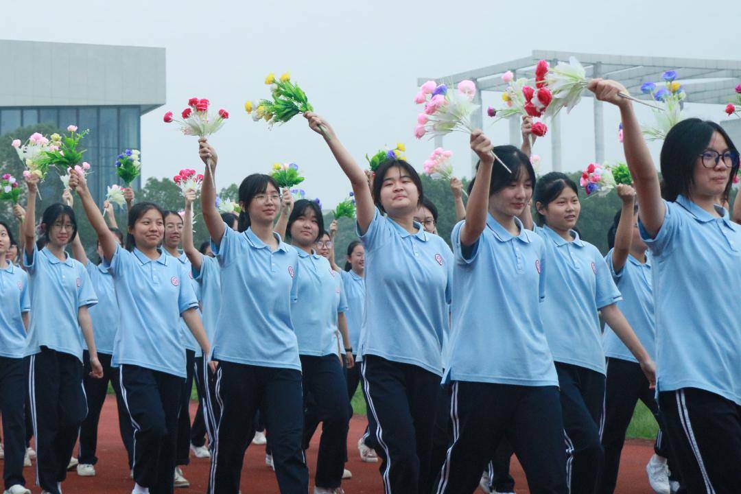 昌硕高级中学是安吉县委,县政府根据"科教兴县,生态 立县"的发展战略