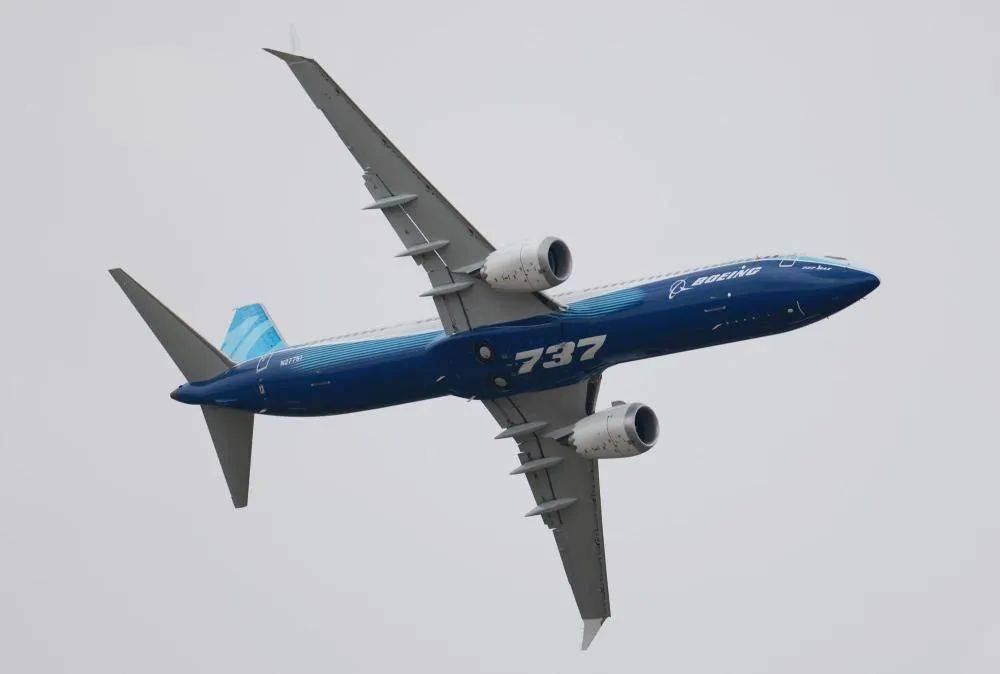 多家航空公司暂时停飞波音737 max 9型客机_舱门_飞机_美国