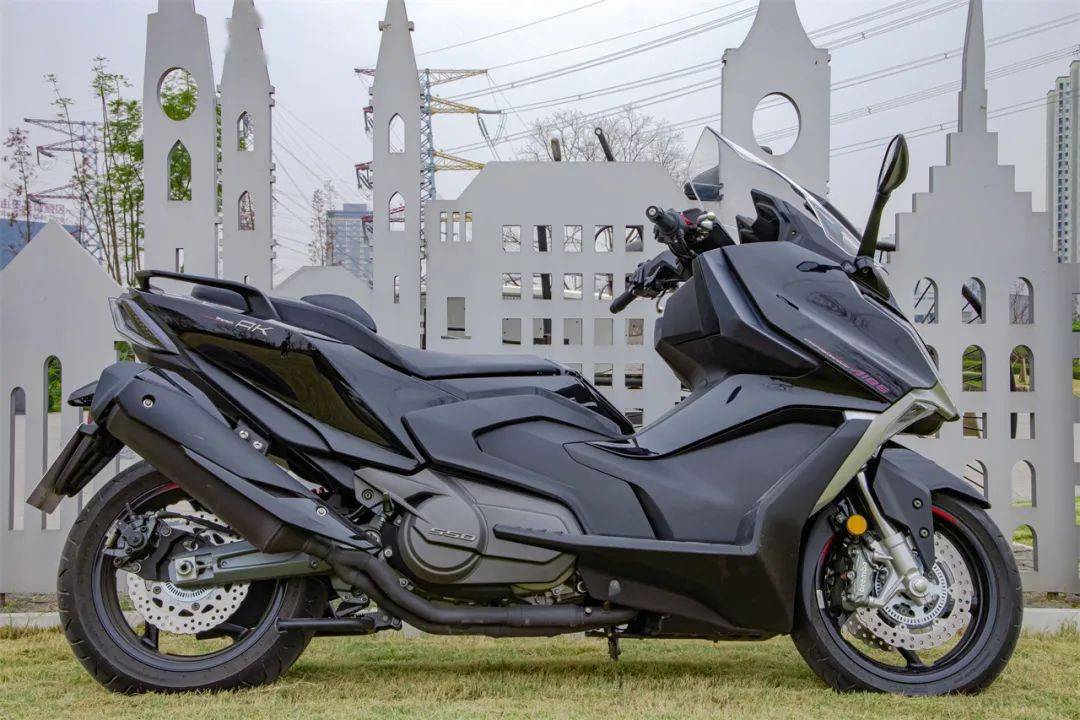 风骚绵羊丨稳重与放浪兼具的光阳ak550Ⅱ如何俘获人心_搜狐汽车_搜狐