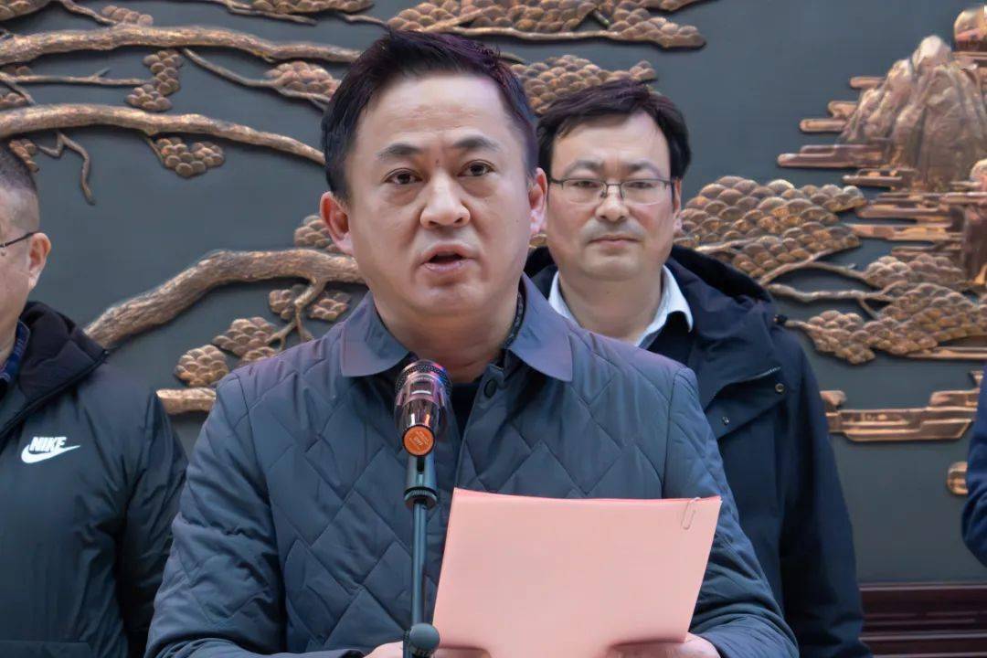 刘明和安徽省人社厅劳动争议调解仲裁处副处长陈振中现场宣读了全国和