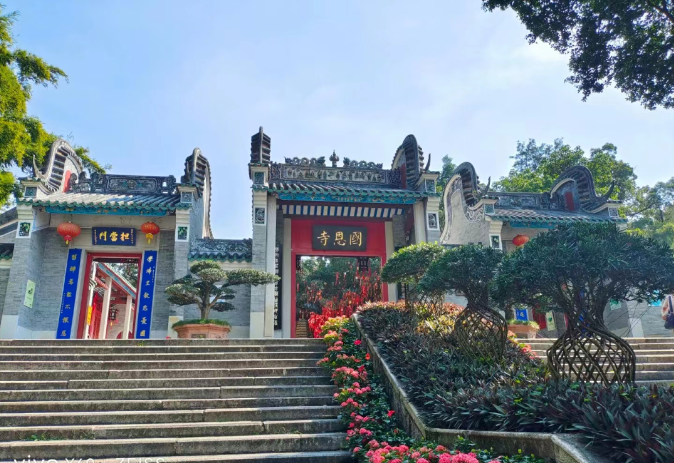 它與六祖惠能祝髮道場廣州光孝寺畢生弘法道場曲江曹溪南華寺鼎足而立