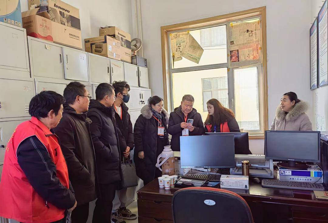 海北州统计局局长吴朝忠深入海晏县指导第五次全国经济普查现场登记