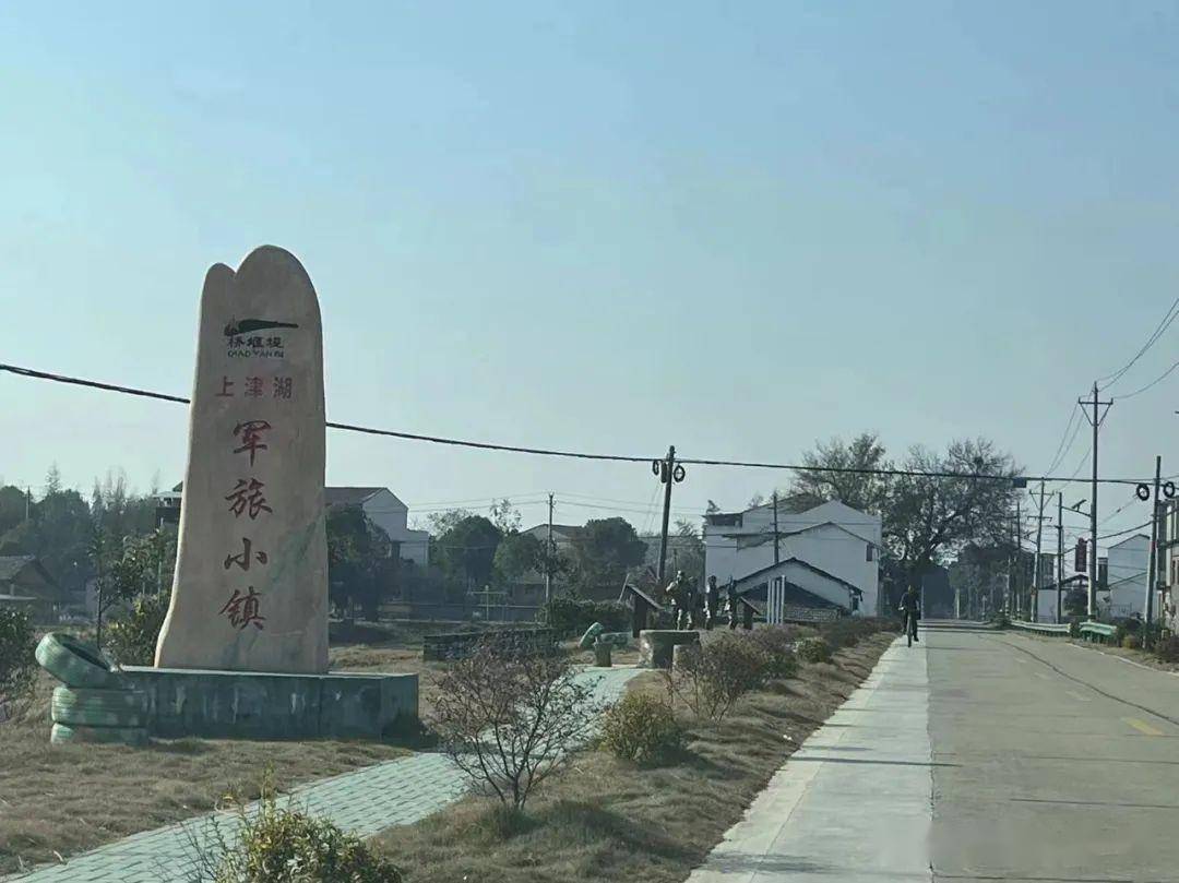 近距离带你看看石首军旅小镇的装甲车,坦克,大炮,飞机等_桥堰_高基庙