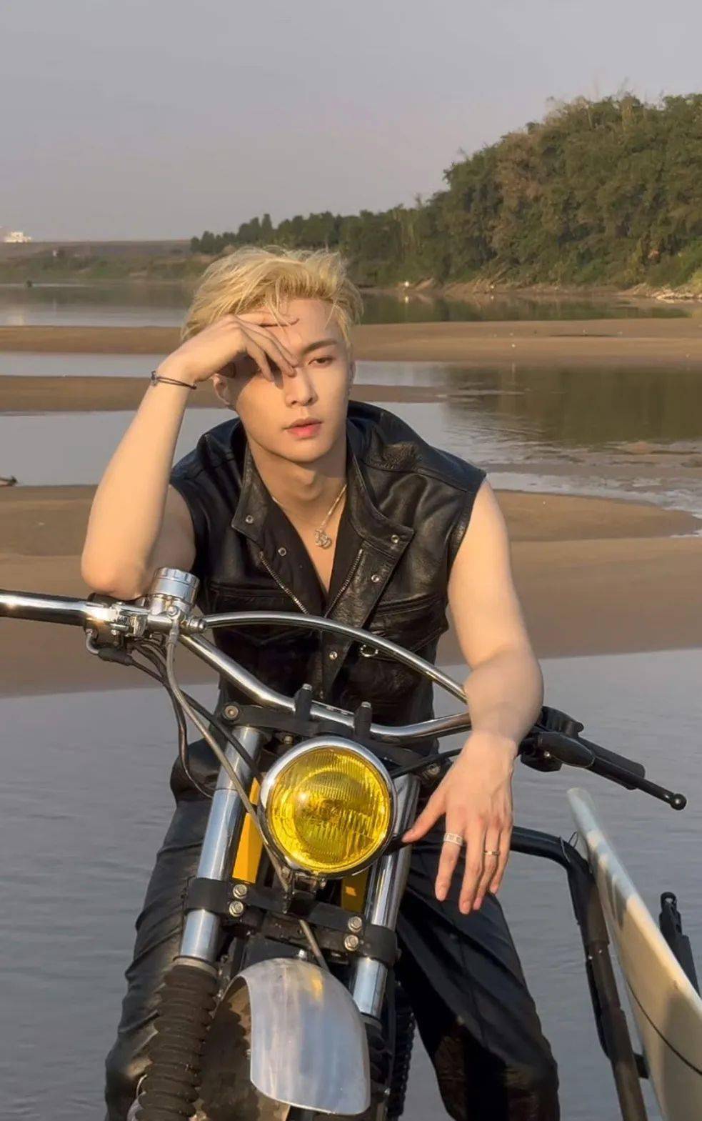 张艺兴是弯的?辛芷蕾扶弟魔?lisa帮三公子争家产?吴宣仪抱于正大腿?