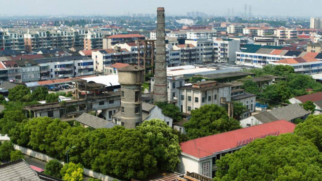 里面,东海洛达赴美技术交流欢送会的间隙,马保平身为东海化工厂厂长