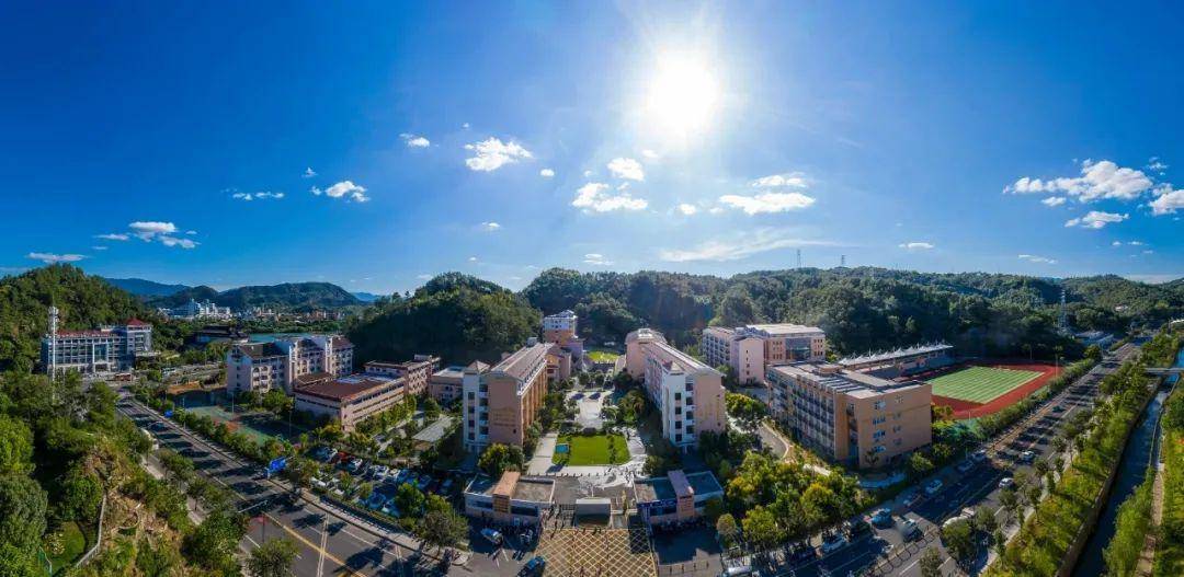 又名丽水民族高级中学,创办于2002年,是丽水市教育局直属公办学校
