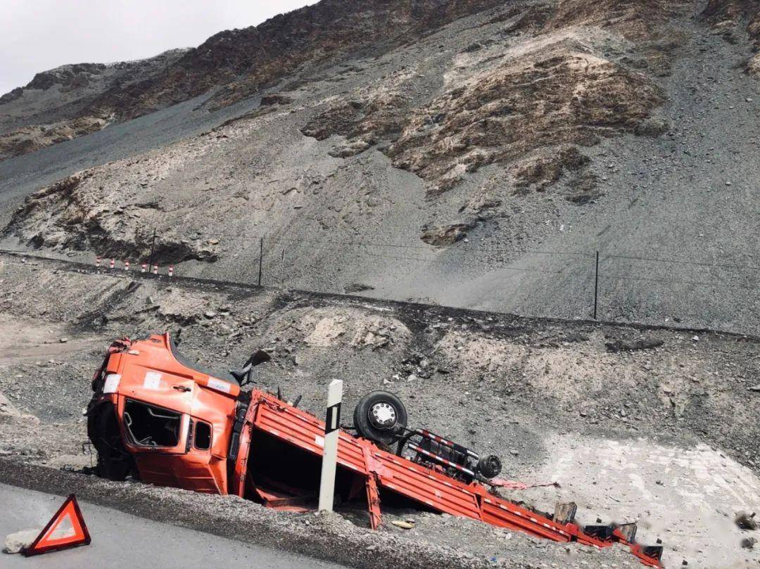 睡过觉天山达坂撒过尿死人沟▲界山达坂,是整个新藏线中最著名的达坂