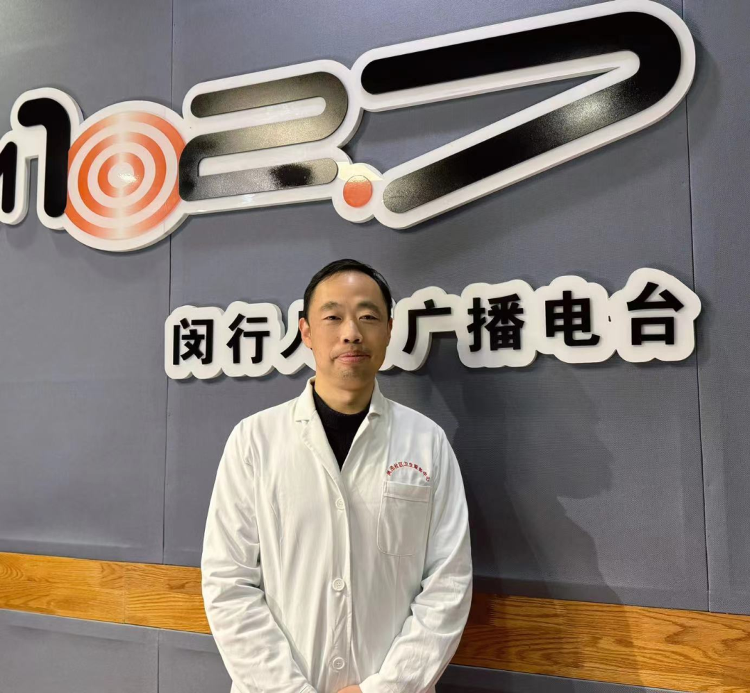 肩膀时不时就痛？这套动作学起来丨健康总动员_活动_患者_锻炼
