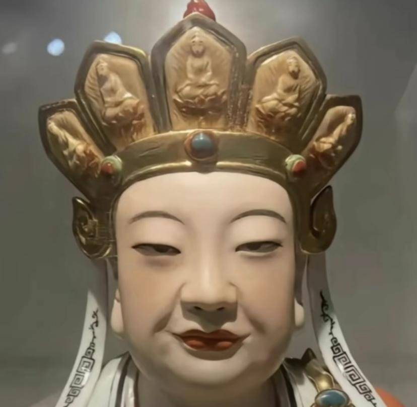 孙女将观音像换成奥特曼,奶奶毫不知情拜了一个月.