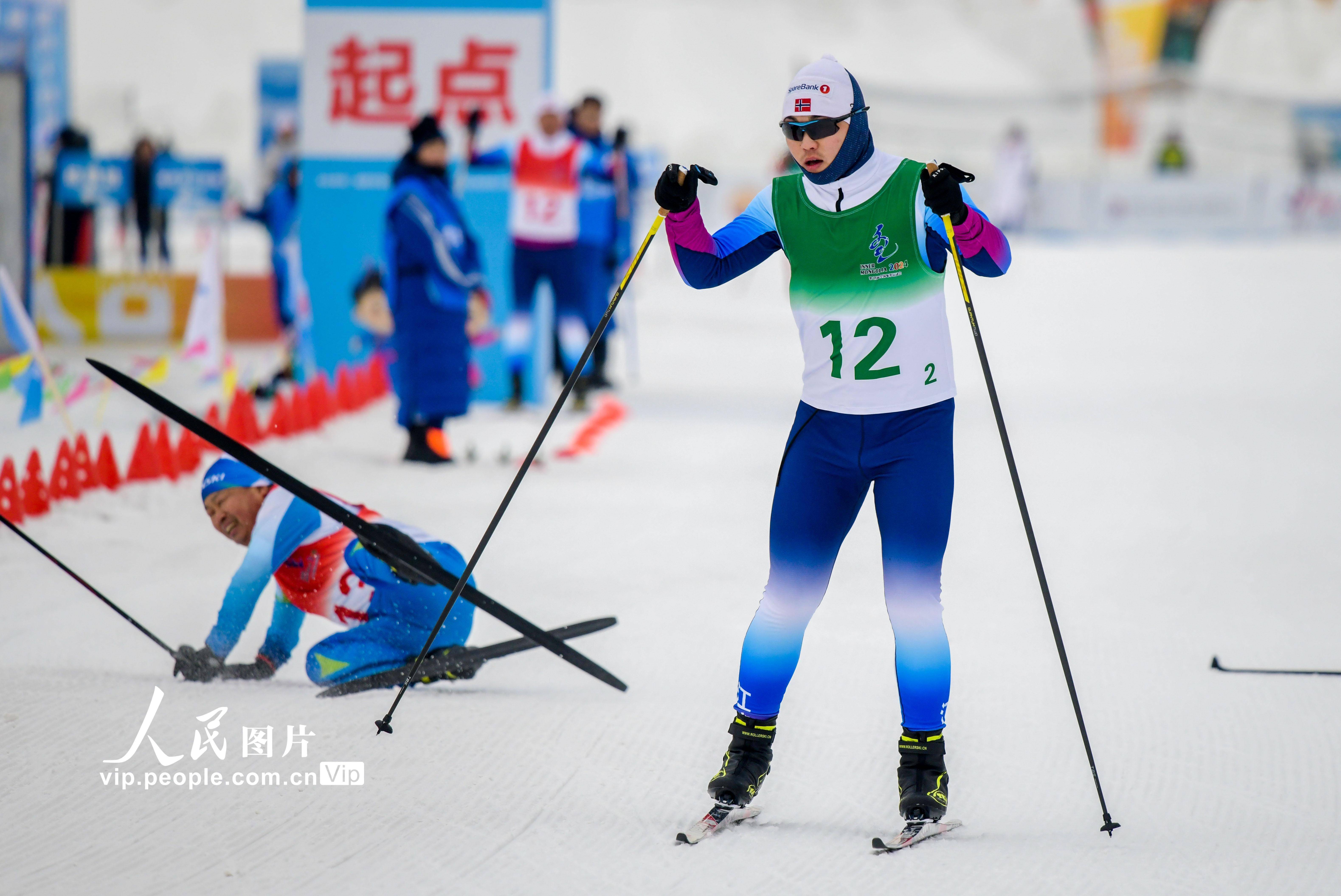 内蒙古呼和浩特:第十四届全国冬季运动会群众比赛开赛_越野_参赛选手