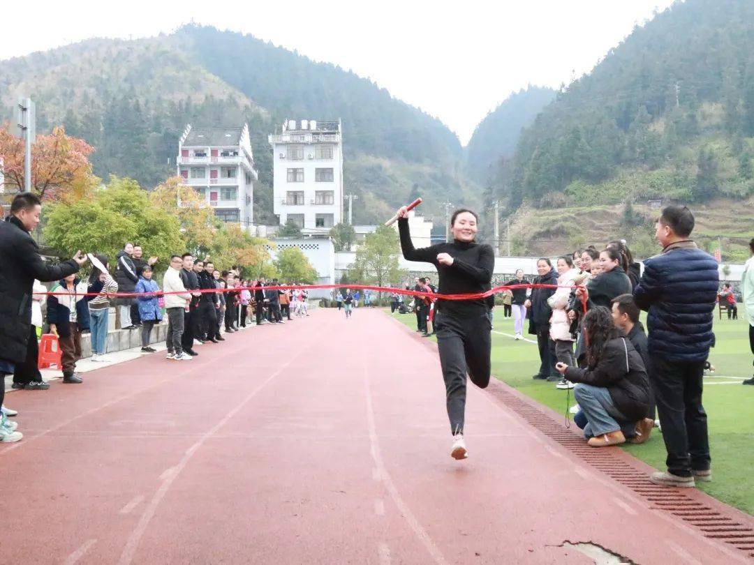 天柱县远口镇成功举办第三届"远口精神"杯冬季运动会暨第四个警察节