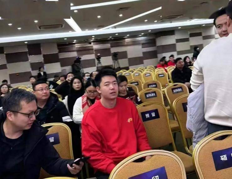 上市公司突发公告：在海外被骗了近一个亿；美团外卖员回应三年赚102万；日本松下承认数据造假长达数十年丨雷峰早报