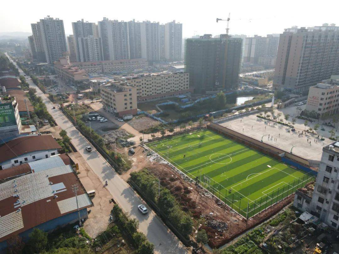 【政府民间合力】太平镇社区足球场准备竣工投入使用._藤县_建设_何福