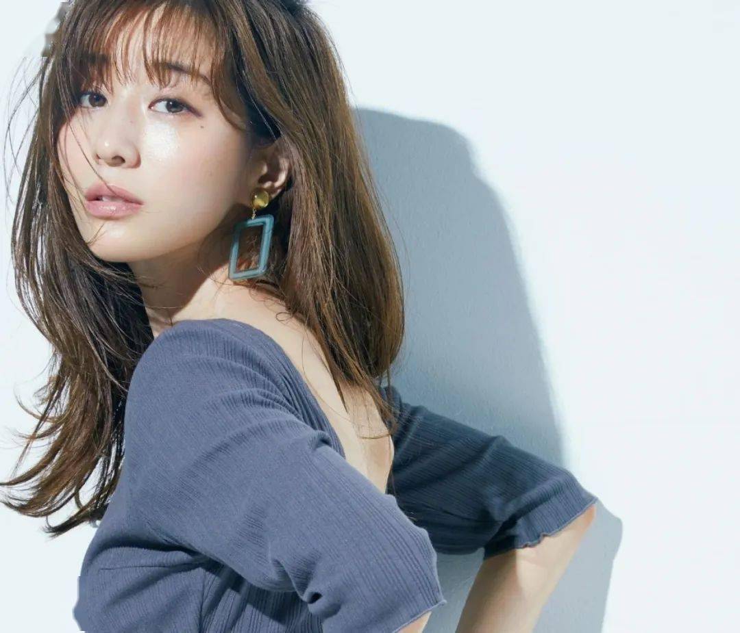 龟梨和也被曝热恋期强吻多位陪酒女,遭拒怒摔手机,网友却心疼他反骂其