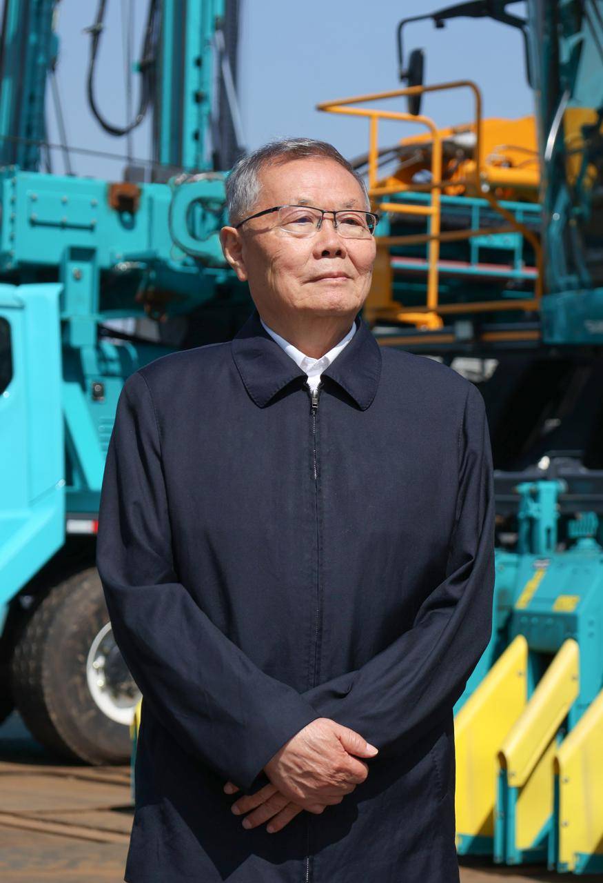 我的科学家老板丨77岁的山河智能创始人何清华坚持"先导式创新"